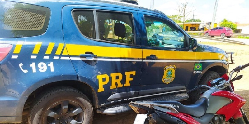 PRF recupera motocicleta com restrição de roubo em Cajazeiras