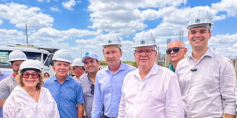Francisca Motta acompanha governador e celebra investimentos históricos na saúde do Sertão