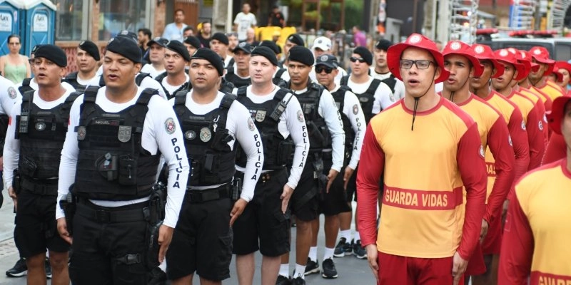 João Azevêdo lança Operação Verão 2025 e entrega duas novas viaturas para o Corpo de Bombeiros 