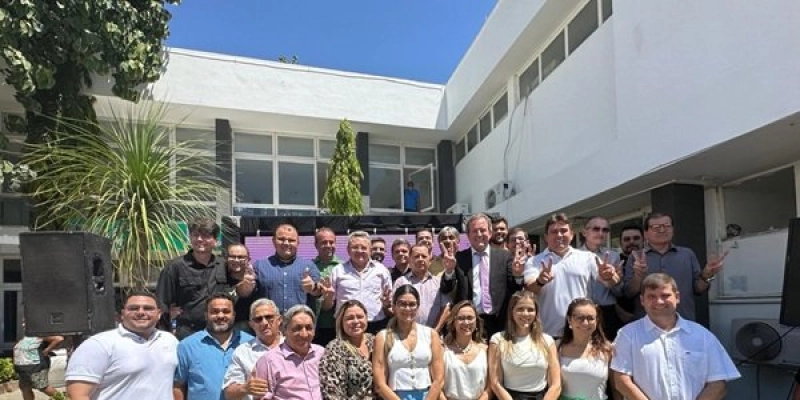 No seu último mês do ciclo de 8 anos de gestão em Sousa, Fábio Tyrone recebe homenagens de seus colegas servidores