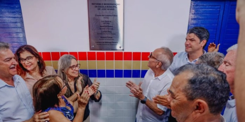 Cícero Lucena entrega Escola Municipal José de Novais, a 42ª reconstruída pela Prefeitura