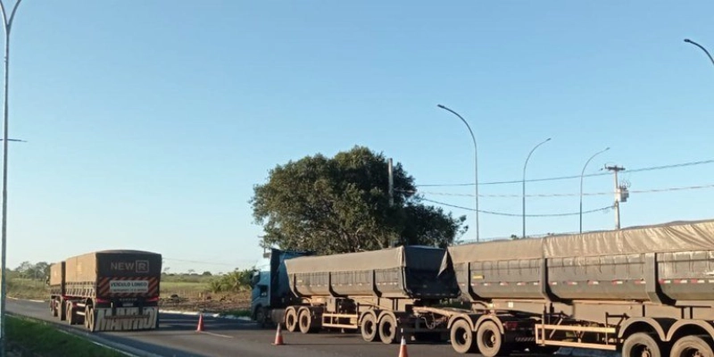 PRF flagra veículo com excesso de carga e motorista sob efeito de substância psicotrópica