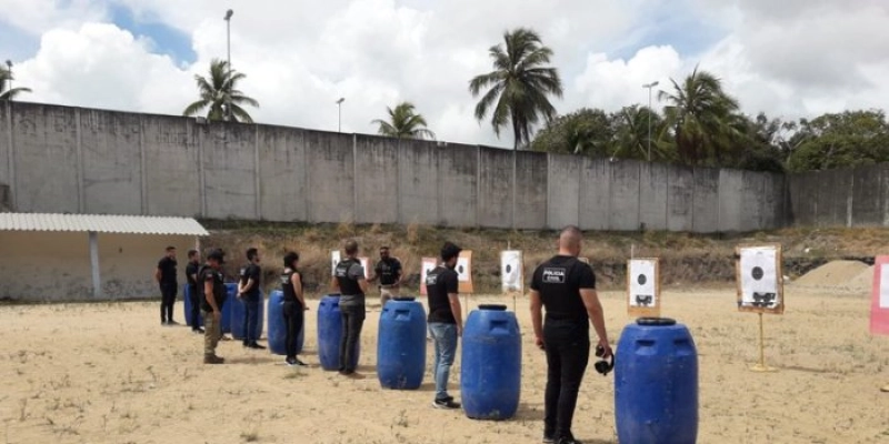 NA ACADEPOL: Novos policiais recebem armas, munições, coletes e algemas