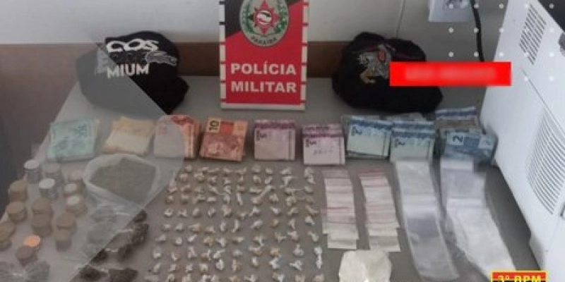 Drogas e outros materiais ilícitos são apreendidos em ação da PM, no Sertão da PB