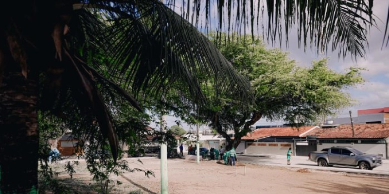 Cícero Lucena assina ordem de serviço para reconstrução da Praça Esperança