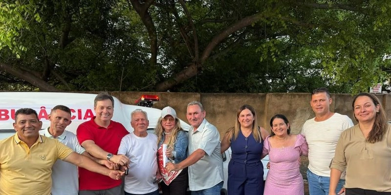 Júnior Araújo entrega ambulância no último dia de mandato de Zé Aldemir em Cajazeiras