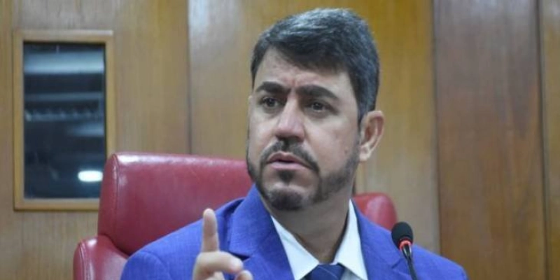 Juiz ignora decisões do Supremo e do TJ e dá liminar contra nova candidatura de Dinho