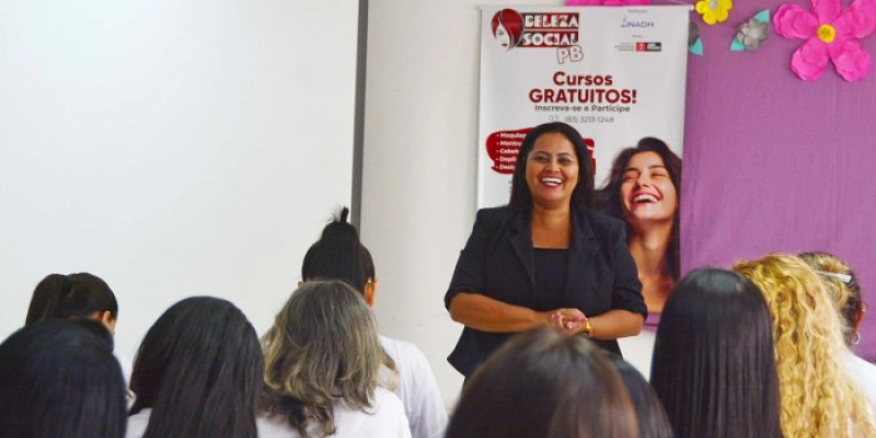Prefeitura de João Pessoa encerra 2024 com a capacitação de 200 mulheres em vulnerabilidade social