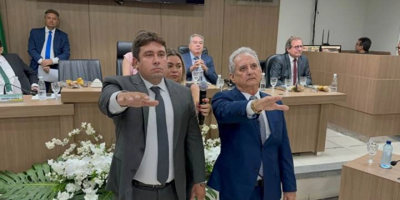 Dr. Helder Carvalho toma posse em Sousa em solenidade marcada por emoção e prestígio