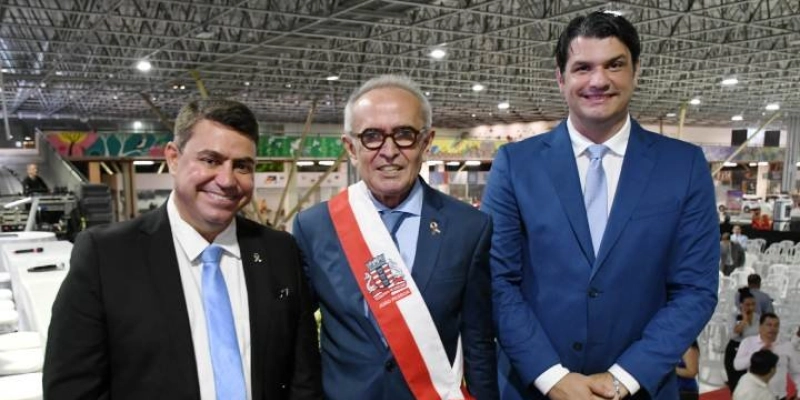 Câmara dá posse ao prefeito e vice-prefeito eleitos em João Pessoa
