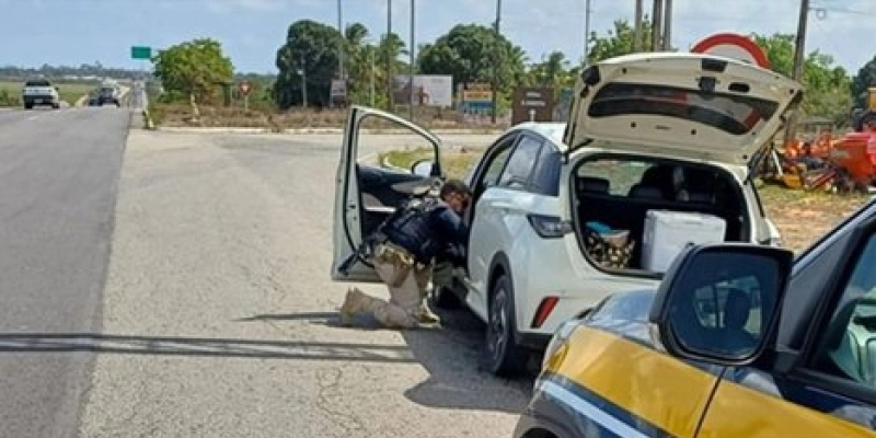 PRF prende dois homens suspeitos de assaltos a carro-forte na Paraíba e no Rio Grande do Norte