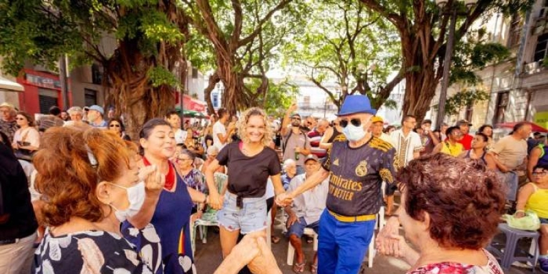 Sabadinho Bom abre programação de 2025 com o samba da cantora Graça Braga