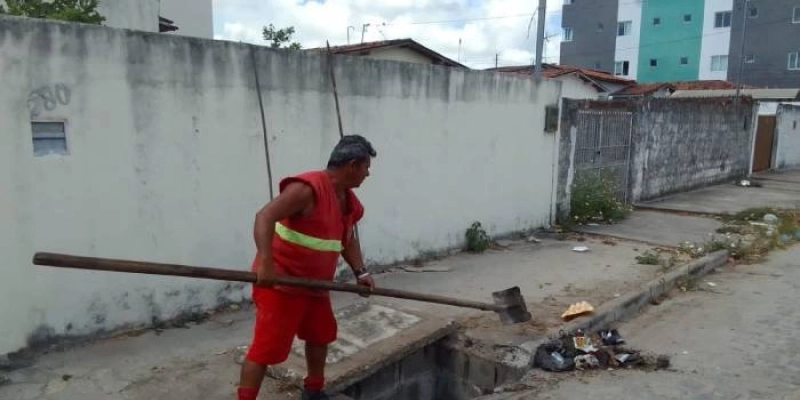 Seinfra inicia semana realizando manutenção na iluminação pública, rede de galerias e Operação Tapa-Buraco