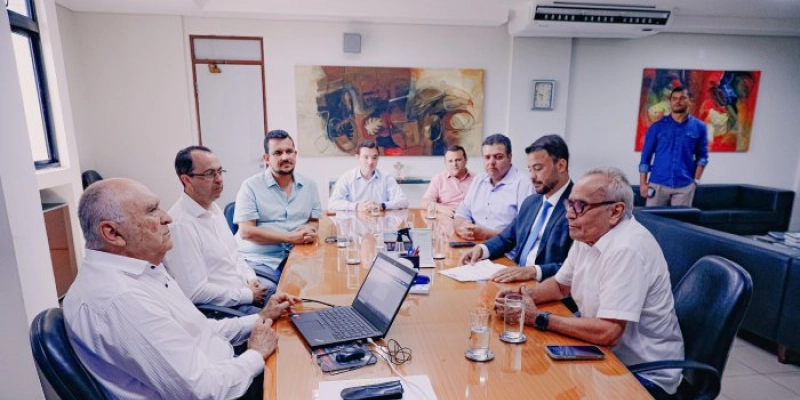 Cícero exonera equipe, determina que servidores reapresentem certidões e anuncia cruzamento de dados com TCE