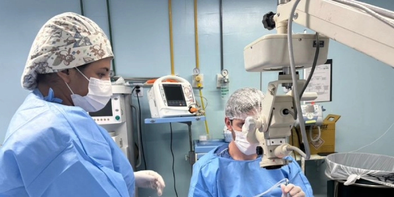 Hospital de Clínicas retoma cirurgias eletivas com oferta de 320 procedimentos de catarata para janeiro