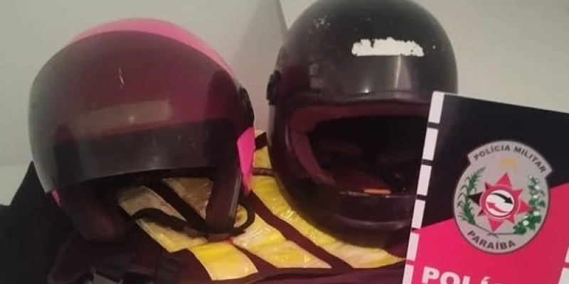 Polícia prende acusados de roubo a motocicleta e apreende arma de fogo, no sertão