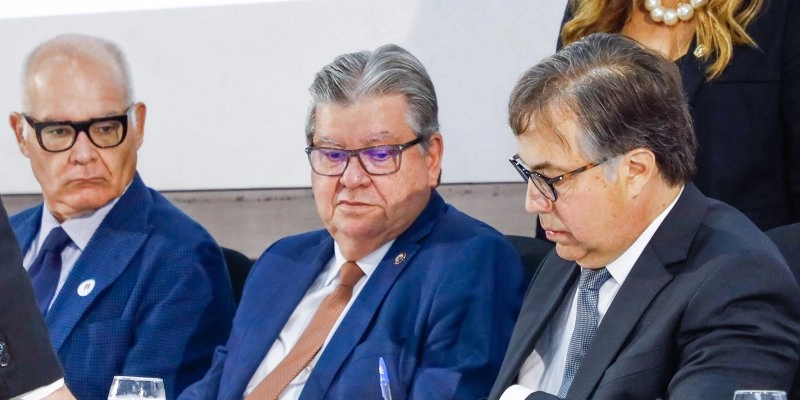 João Azevêdo prestigia posse de nova Mesa Diretora do TCE e ressalta harmonia entre os Poderes e órgãos de controle 