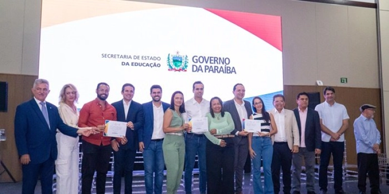 Vice-governador entrega Prêmios Mestres da Educação e Escola de Valor e destaca compromisso do Governo com a Educação 