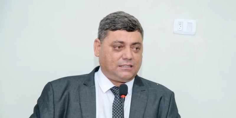 Prefeito de Vieirópolis, Thially Aristóteles, mantém calendário de pagamento antecipado e rebate críticas da oposição