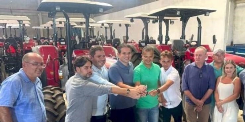 Júnior do Peixe comemora corte de terra em parceria com Conafer, Sindicato Rural e deputados em Marizópolis, e alfineta Prefeito 