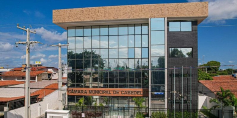 Câmara de Cabedelo: ex-gestora enfrenta acusação de contratações irregulares