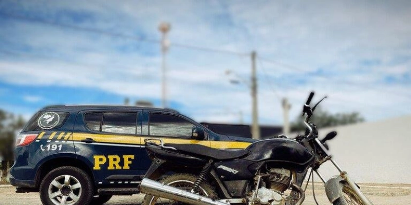 PRF recupera motocicleta com registro de roubo em Cajazeiras