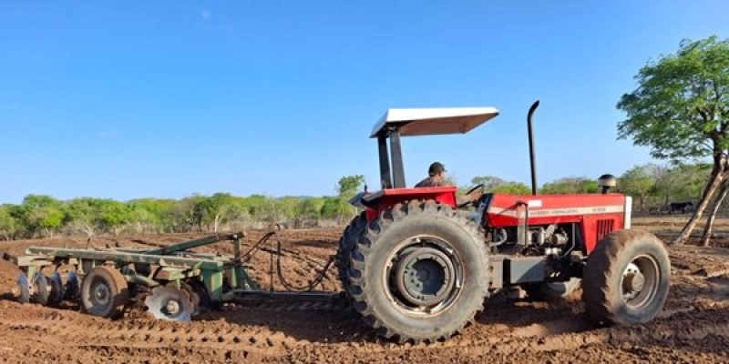 Prefeitura segue com o intenso trabalho de corte de terras da zona rural de Sousa