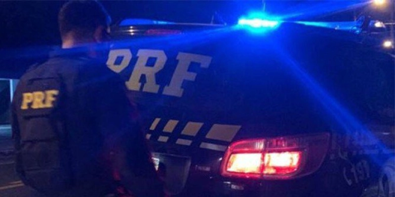 Em menos de cinco horas, a PRF apreende veículo adulterado, flagra condutor embriagado e prende foragido da Justiça