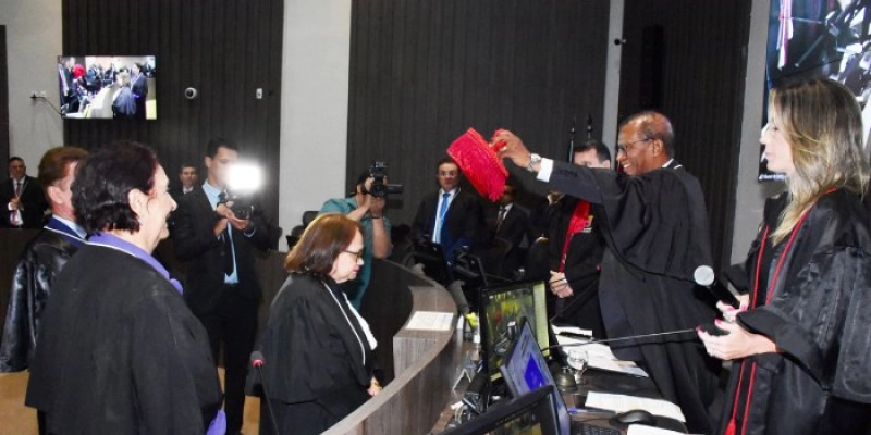 Desembargadora Lílian Cananéa toma posse logo após eleita pelo Pleno do TJPB