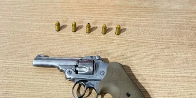 Policiais Militares apreendem arma de fogo e munições durante rondas