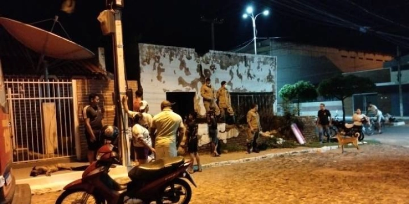Homem é encontrado morto em casa abandonada em Sousa, polícia suspeita de homicídio