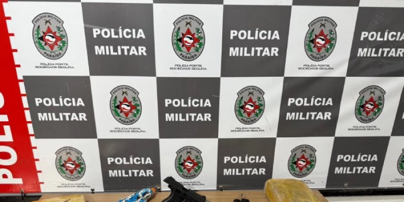 Seis são presos com carro roubado, arma e drogas na Paraíba