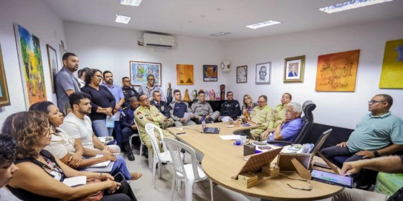 Prefeitura reúne diversos órgãos públicos para tratar da estratégia de segurança no Carnaval 2025