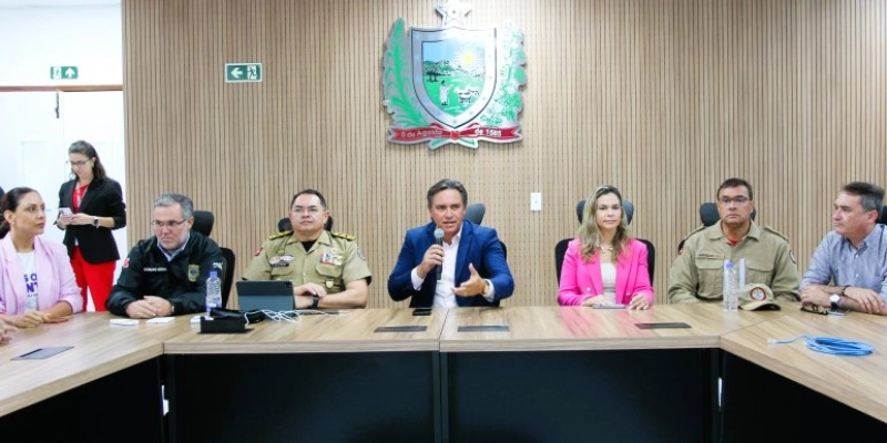 Reunião no Centro Integrado de Comando e Controle de João Pessoa define estratégias para a segurança no Folia de Rua 2025