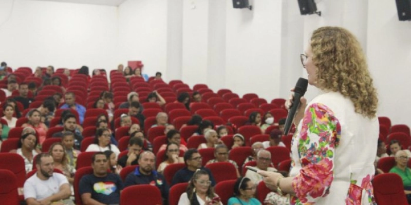 Prefeitura de João Pessoa entrega mais de 200 certificados para concluintes da Educação para Jovens e Adultos