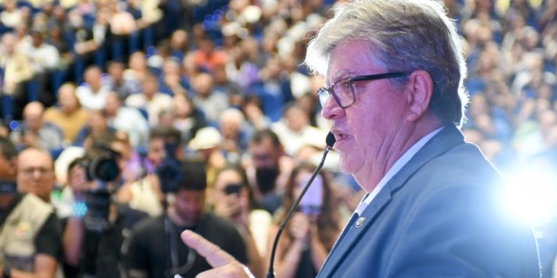 João Azevêdo cumpre mais uma promessa com o auxílio-alimentação de 600 reais para mais de 60 mil servidores 