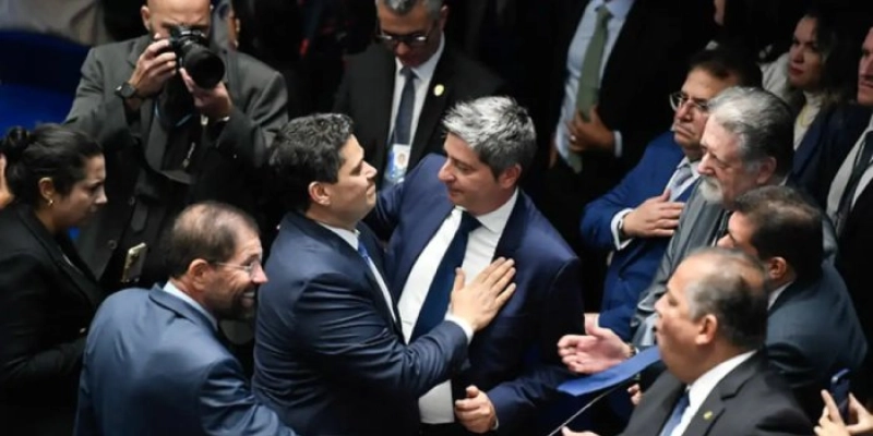 Davi Alcolumbre é eleito presidente do Senado com ampla maioria
