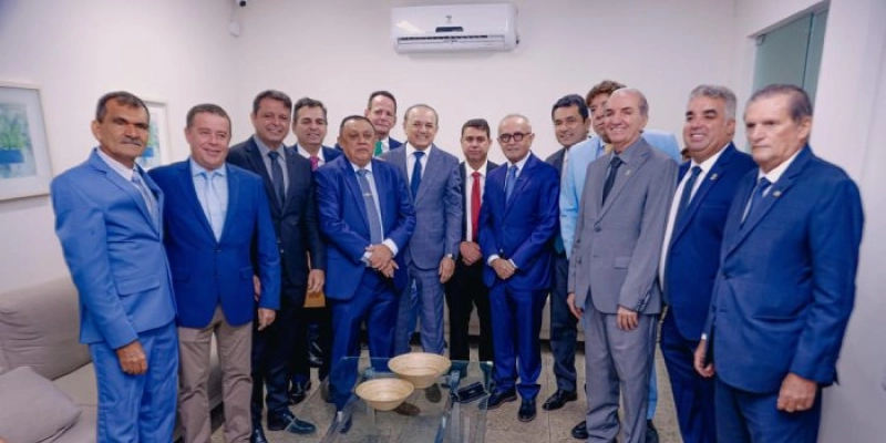 Cícero Lucena destaca avanços da Prefeitura, anuncia novas secretarias e reitera parceria com vereadores