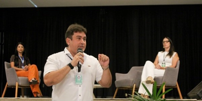 Prefeito Helder Carvalho anuncia aumento do piso salarial dos professores acima do que foi concedido pelo Governo Federal; entenda
