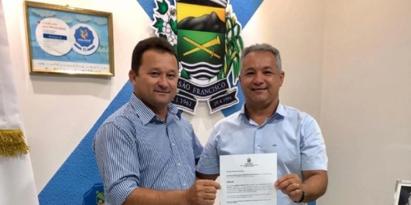 Prefeito Gerôncio Júnior destaca compromisso de Roberto de Isaías ao assumir a Chefia de Gabinete em São Francisco
