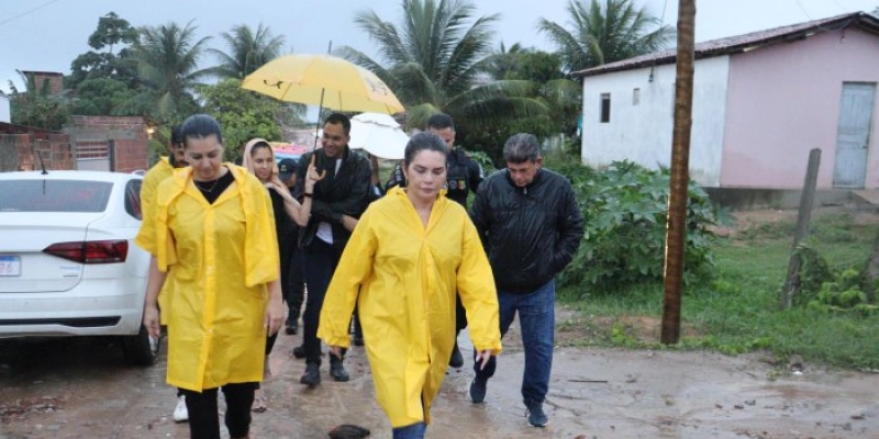 Prefeita Karla Pimentel visita ações emergenciais durante fortes chuvas e cria comitê de crise, em Conde