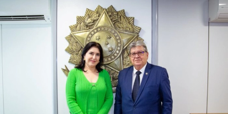 João Azevêdo se reúne com ministra Simone Tebet e participa de lançamento de projeto de expansão de energia limpa em polos de irrigação