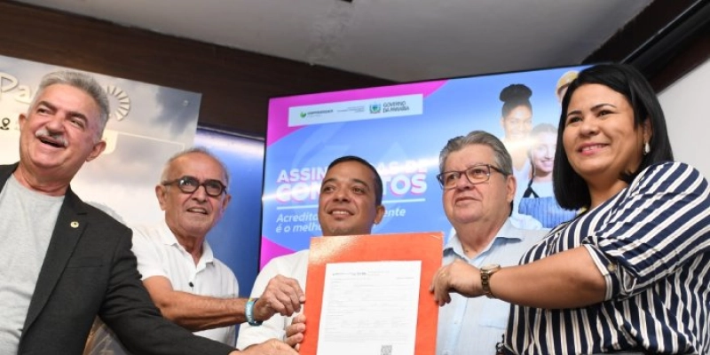 João Azevêdo participa de assinatura de contratos do Empreender e contempla mais de 130 microempreendedores de João Pessoa