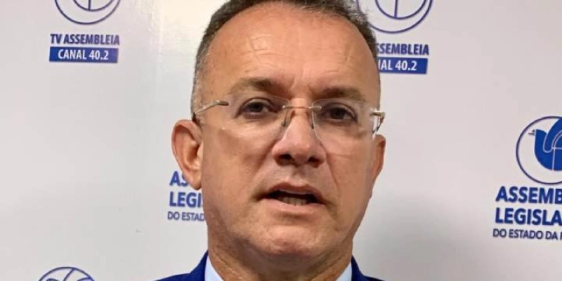 Prefeito de Campina Grande demite secretário após declarações polêmicas contra presidente Lula