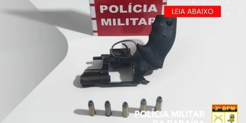 Polícia militar apreende veículo roubado e arma de fogo durante patrulhamento
