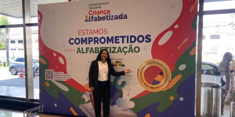 Rede Municipal de Ensino recebe o 'Selo Nacional Compromisso com a Alfabetização'