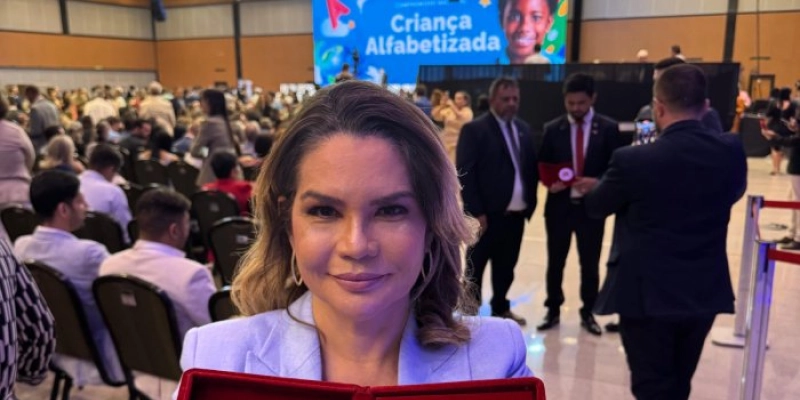 Conde recebe Selo Ouro Nacional de Compromisso com a Alfabetização do MEC