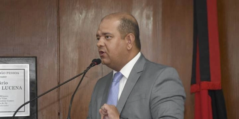 Bruno Farias sai em defesa dos médicos e da gestão do prefeito Cícero Lucena
