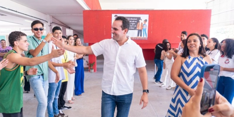 Vice-governador Lucas Ribeiro acompanha retorno às aulas e reforça investimentos na educação paraibana