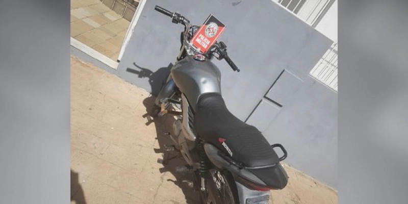 Polícia Militar recupera moto com queixa de roubo na cidade de Paulista